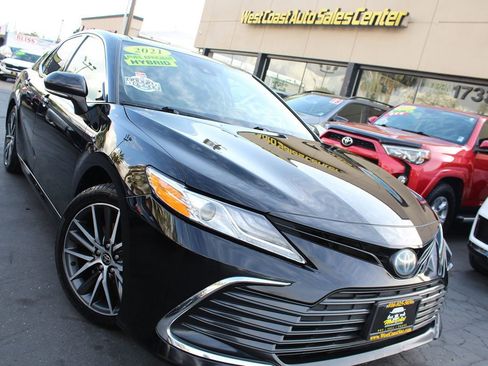 Used 2021 Toyota Camry XLE image 34