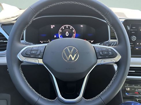 New 2026 Volkswagen Taos SE image 14