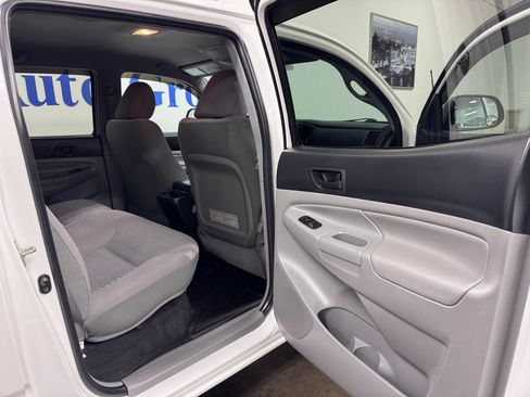 Used 2015 Toyota Tacoma 4x4 Double Cab w/ Convenience Package image 13