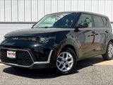 Used 2023 Kia Soul S image 2