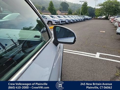 Certified 2024 Volkswagen Taos SE AWD/4WD image 34