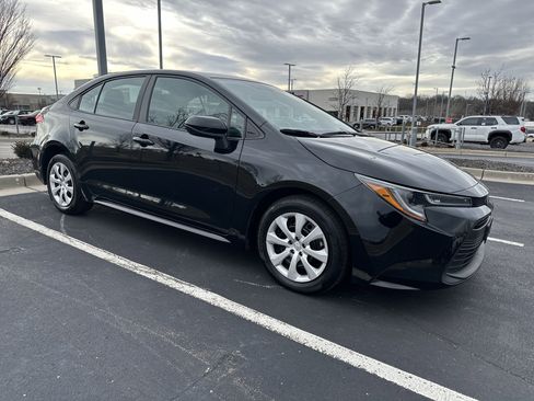 Used 2024 Toyota Corolla LE image 2