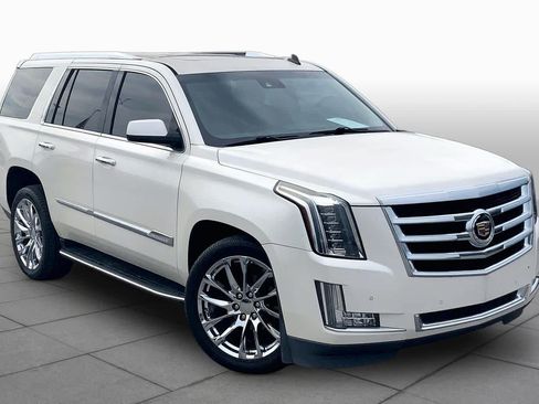 Used 2015 Cadillac Escalade Luxury RWD image 2