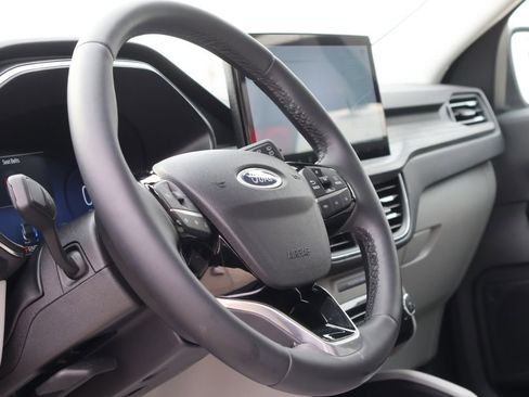 Certified 2025 Ford Escape Platinum image 25