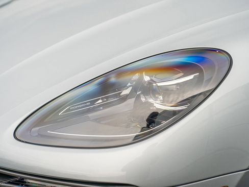 New 2026 Porsche Macan Turbo image 30