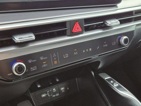 New 2025 Kia Sorento S AWD/4WD image 16