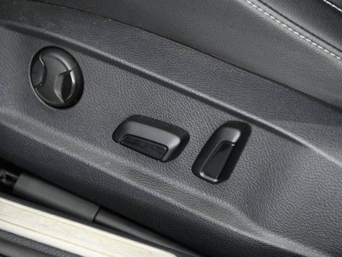 Used 2017 Volkswagen Golf R 4-Door AWD/4WD image 19