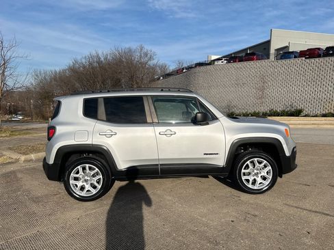 Used 2018 Jeep Renegade Sport w/ Power & Air Group image 2