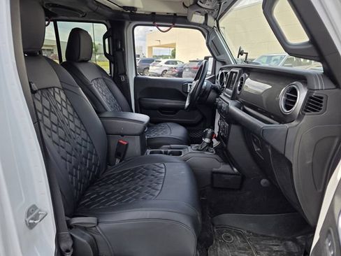 Used 2020 Jeep Wrangler Unlimited Sahara AWD/4WD image 27