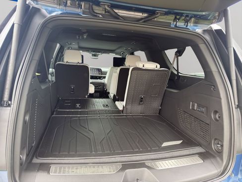 New 2026 Chevrolet Suburban Premier image 21