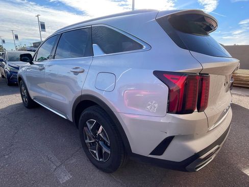 Used 2021 Kia Sorento EX image 14