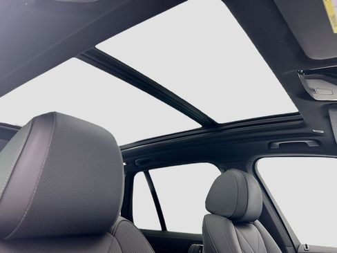 Certified 2025 BMW X5 xDrive40i w/ Parking Assistance Package image 17