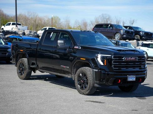 Used 2025 GMC Sierra 2500 AT4 w/ AT4 Premium Plus Package AWD/4WD image 3