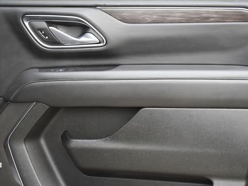 Used 2024 Chevrolet Suburban LT image 28