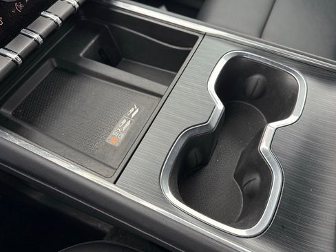 Used 2024 GMC Acadia Elevation image 17