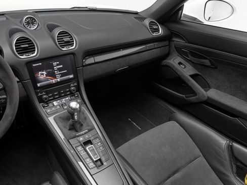 Used 2020 Porsche 718 Boxster Spyder RWD image 26