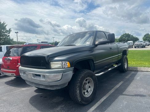Used 2001 Dodge Ram 2500 Truck 2WD Quad Cab image 1