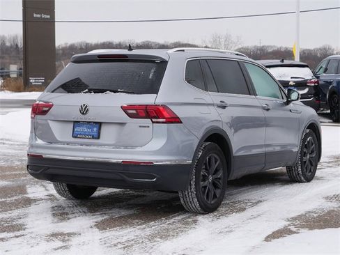 Certified 2024 Volkswagen Tiguan SE image 7