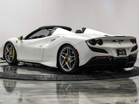 Used 2022 Ferrari F8 Tributo RWD image 13
