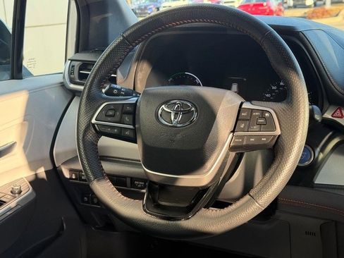 Used 2023 Toyota Sienna XSE image 15