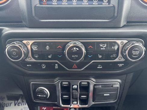 Used 2021 Jeep Gladiator Mojave w/ Cold Weather Group AWD/4WD image 20
