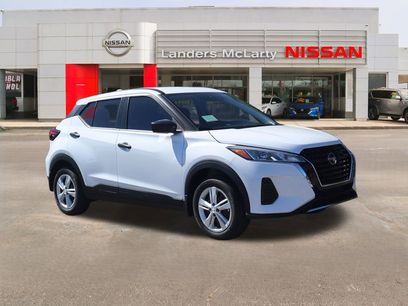 New 2025 Nissan Kicks Play S