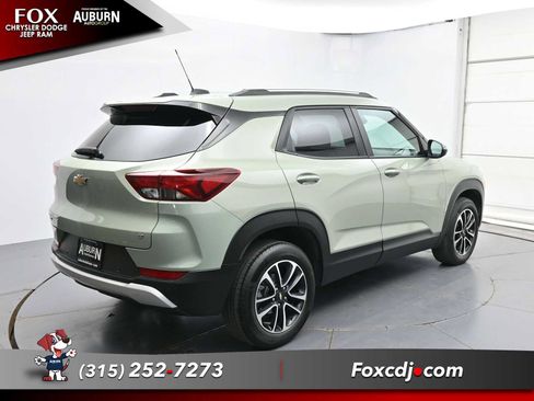 Used 2025 Chevrolet TrailBlazer LT w/ LT Cold Weather Package AWD/4WD image 15