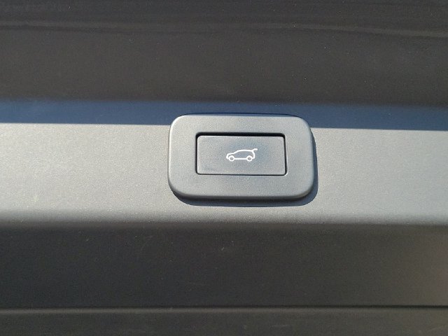 Used 2023 Land Rover Range Rover Sport SE AWD/4WD image 9