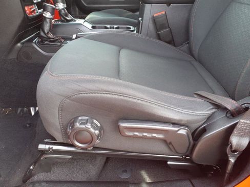 Used 2021 Jeep Wrangler Unlimited Rubicon image 18