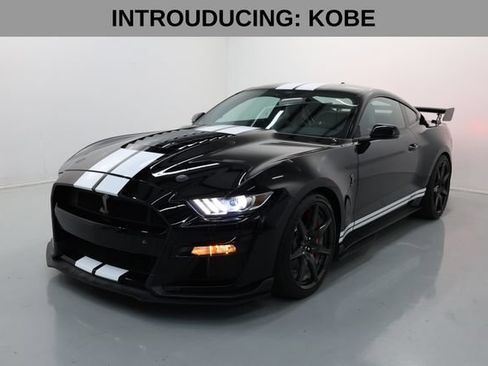 Used 2021 Ford Mustang Shelby GT500 w/ Carbon Fiber Track Pack RWD image 2