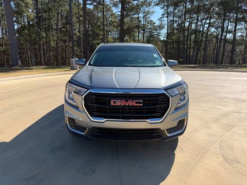 Used 2023 GMC Terrain SLE w/ LPO, Floor Liner Package image 8