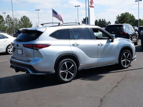Used 2022 Toyota Highlander XSE AWD/4WD image 5