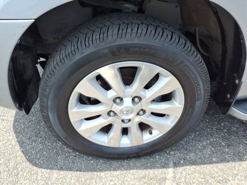 Used 2013 Toyota Sequoia Platinum AWD/4WD image 9
