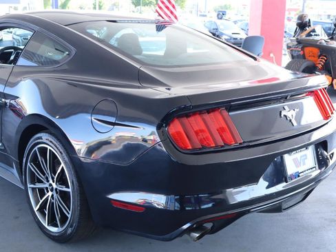 Used 2017 Ford Mustang Coupe RWD image 9