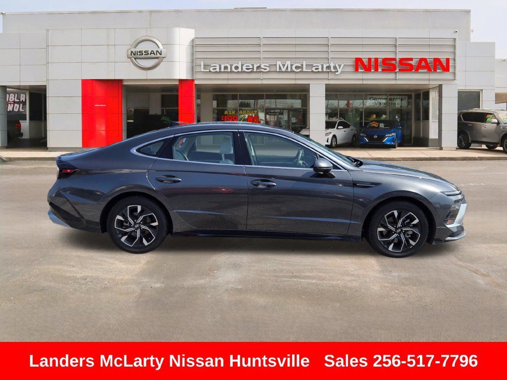 Used 2024 Hyundai Sonata SEL FWD image 2