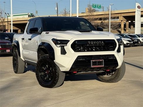 Used 2025 Toyota Tacoma TRD Pro image 2