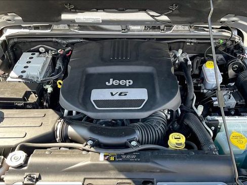 Used 2018 Jeep Wrangler Sahara w/ Connectivity Group image 8