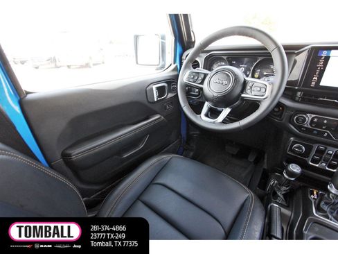 Used 2024 Jeep Wrangler Unlimited Sahara w/ Technology Group AWD/4WD image 9