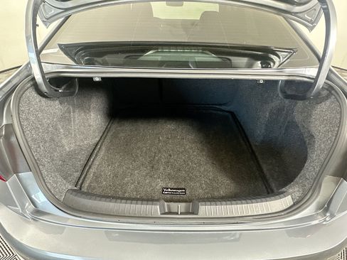 Used 2023 Volkswagen Jetta SE w/ Panoramic Sunroof Package image 28