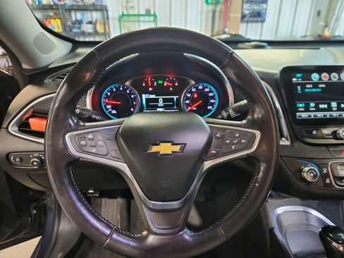 Used 2018 Chevrolet Malibu LT FWD image 11