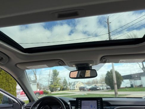 Used 2023 Toyota Camry SE w/ Cold Weather Package image 18