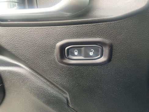 Used 2018 Jeep Wrangler Unlimited Sport S image 20