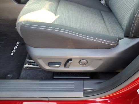 Used 2022 Nissan Rogue SV image 12