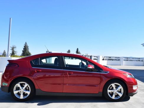 Used 2013 Chevrolet Volt Premium w/ Premium Trim Package image 12