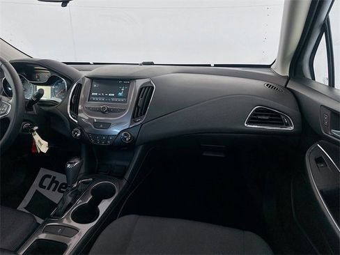 Used 2018 Chevrolet Cruze LT image 21