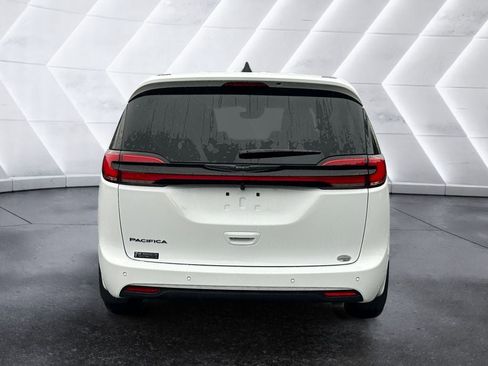 New 2026 Chrysler Pacifica Select image 5