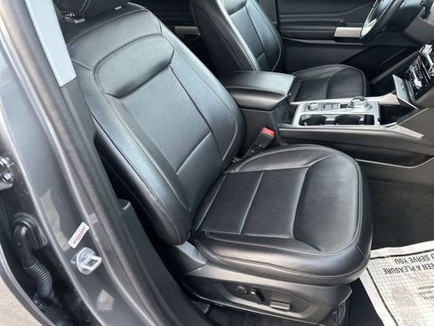 Used 2023 Ford Explorer Limited image 28