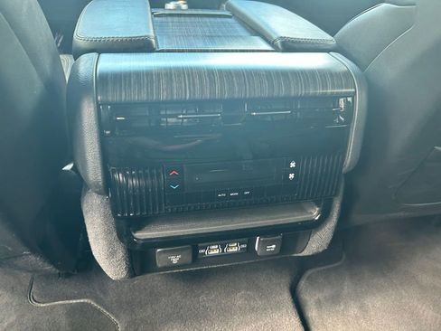 Used 2024 Jeep Wagoneer Series II w/ Flexible Seating Group AWD/4WD image 47