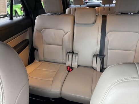 Used 2018 Ford Explorer XLT w/ Equipment Group 202A image 16