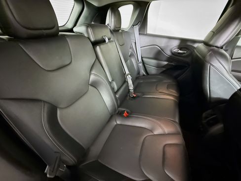 Used 2023 Jeep Cherokee Altitude Lux image 34